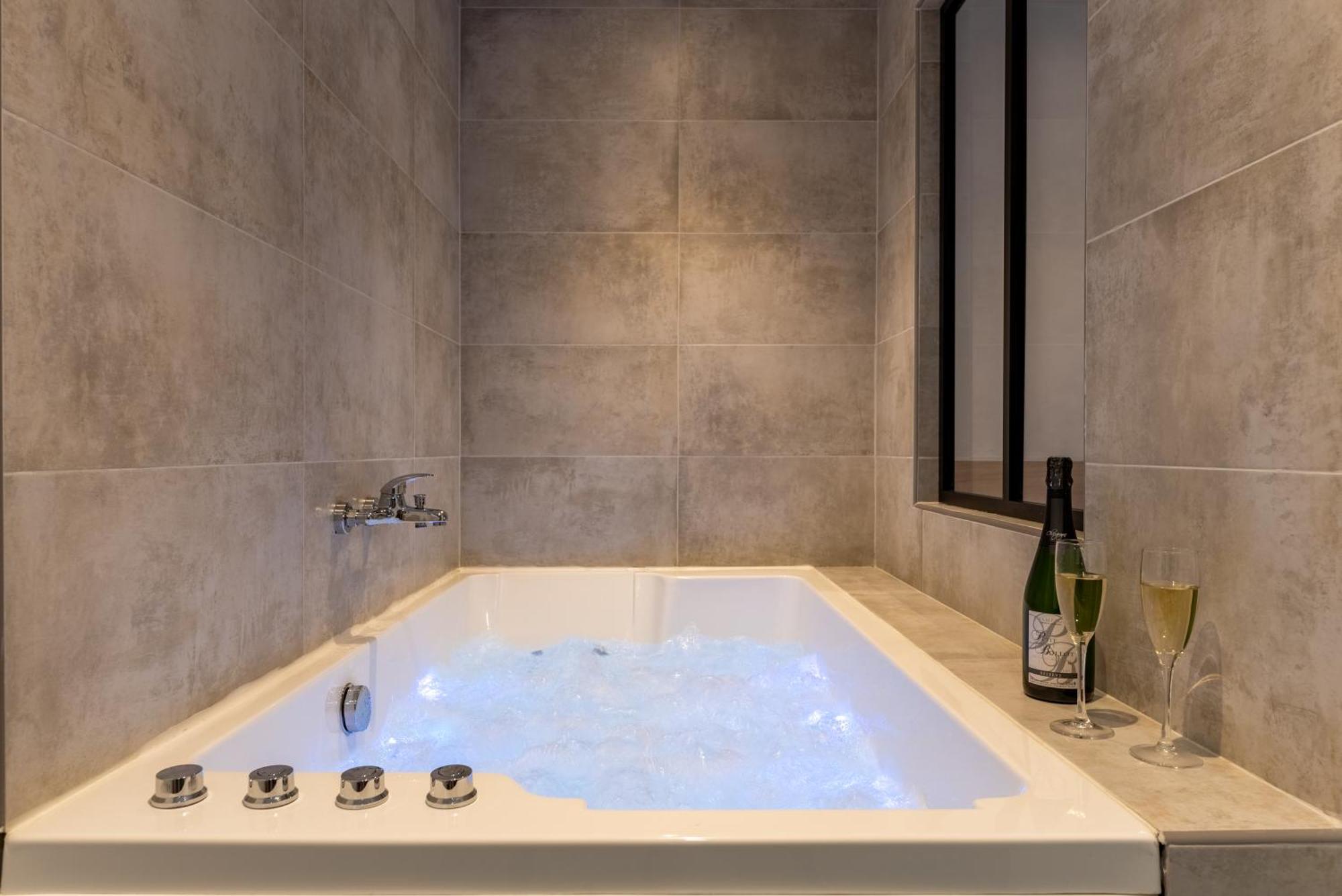 Le Fruit Defendu "Love Room" Jacuzzi Centre Ville روان المظهر الخارجي الصورة