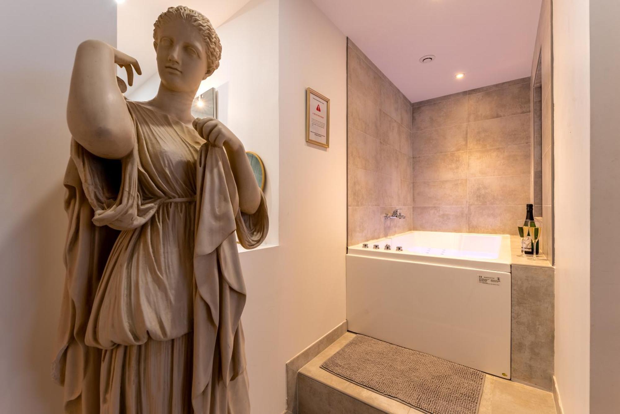 Le Fruit Defendu "Love Room" Jacuzzi Centre Ville روان المظهر الخارجي الصورة