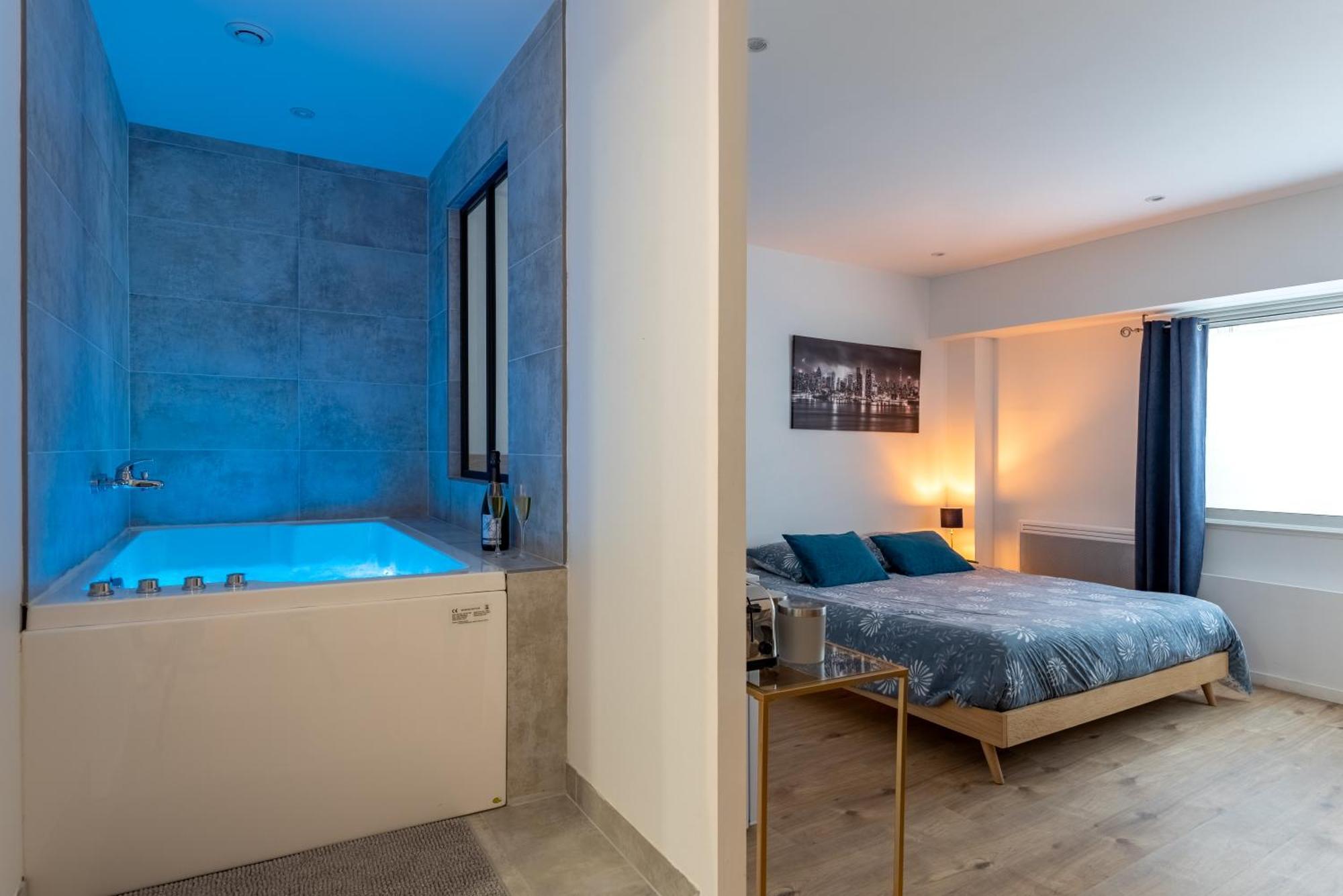 Le Fruit Defendu "Love Room" Jacuzzi Centre Ville روان المظهر الخارجي الصورة